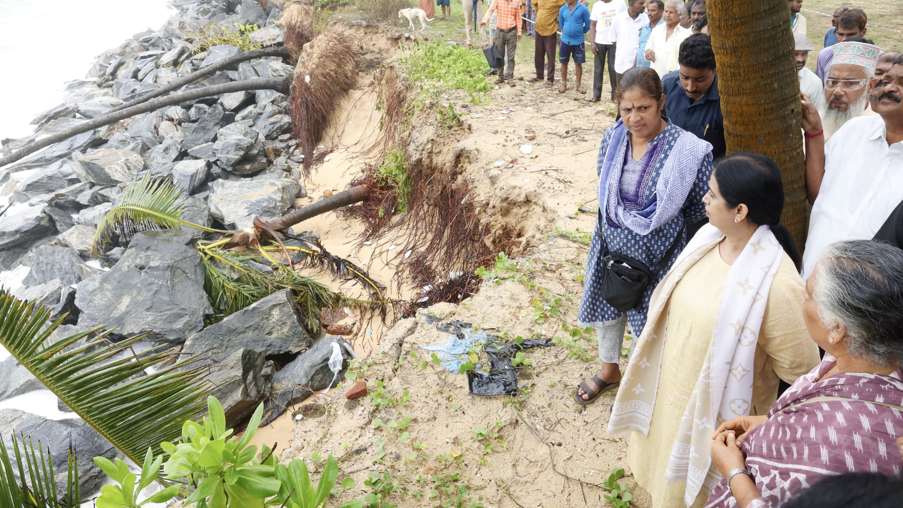 <div class="paragraphs"><p>Udupi District in Charge Minister who is also Minister for Women and Child Development Lakshmi Hebbalkar visited the sea erosion affected area at Gujjarabettu in Udupi on Sunday. </p></div>